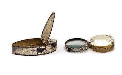 Lot 34 - A mid 18th century unmarked silver and mother of pearl oval magnifying glass