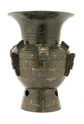Lot 117 - A Chinese bronze vessel
