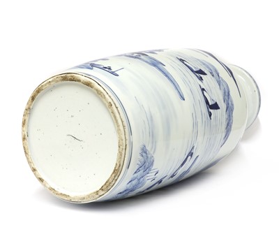 Lot 35 - A Chinese blue and white vase