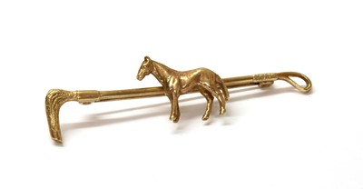 Lot 20 - A 9ct gold equestrian bar brooch, by Henry Griffith & Son
