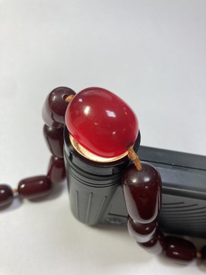 Lot 38 - A single row cherry coloured Bakelite bead necklace