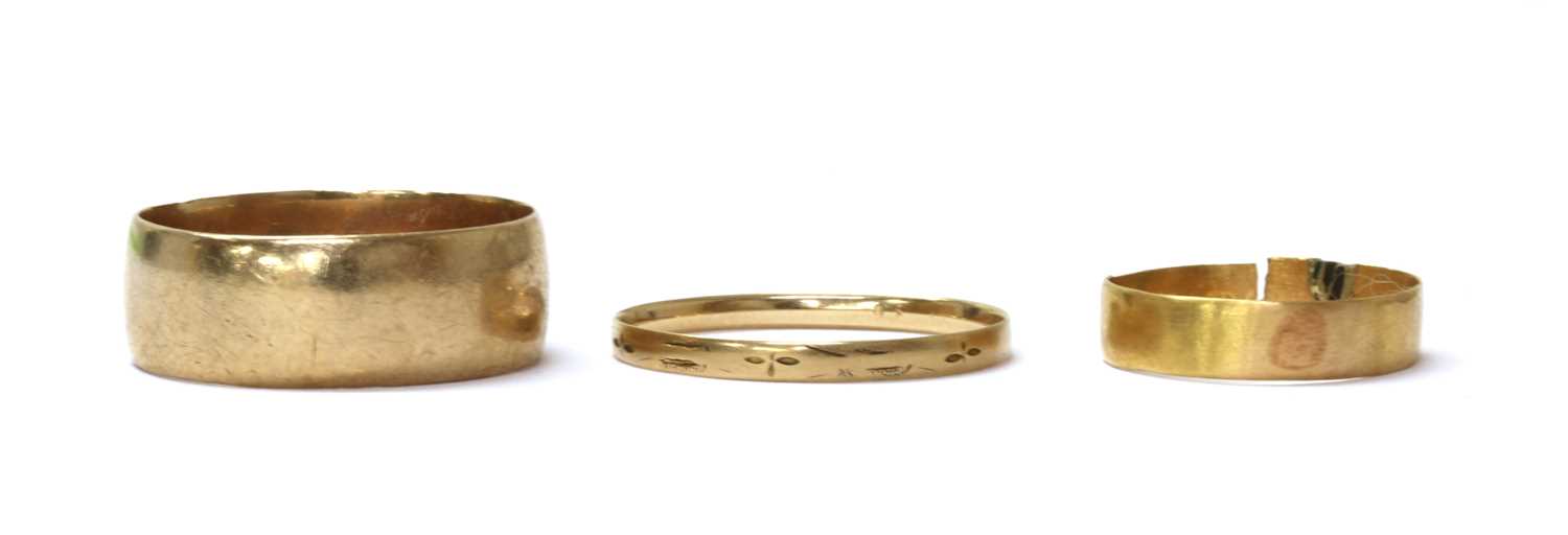 Lot 98 - A 9ct gold wedding ring
