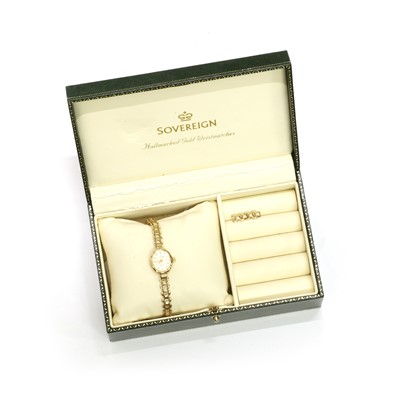 Lot 298 - A ladies' 9ct gold Sovereign quartz bracelet watch