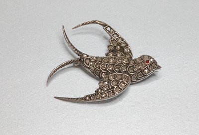 Lot 87 - A Victorian diamond set swallow brooch, c.1890