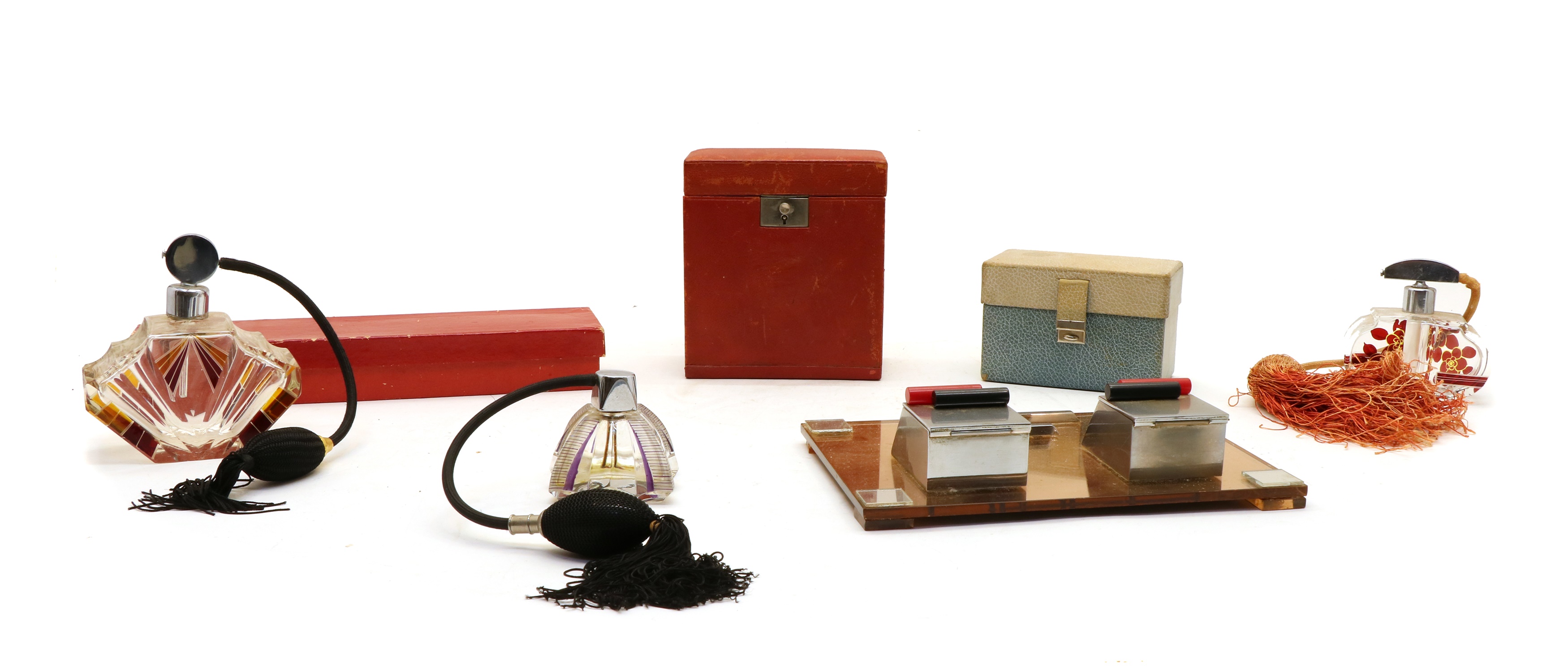 Lot 118 An Art Deco desk stand