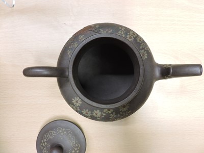Lot 247 - A Chinese Yixing Zisha teapot and cover