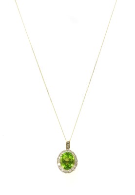 Lot 147 - A gold peridot and diamond cluster pendant