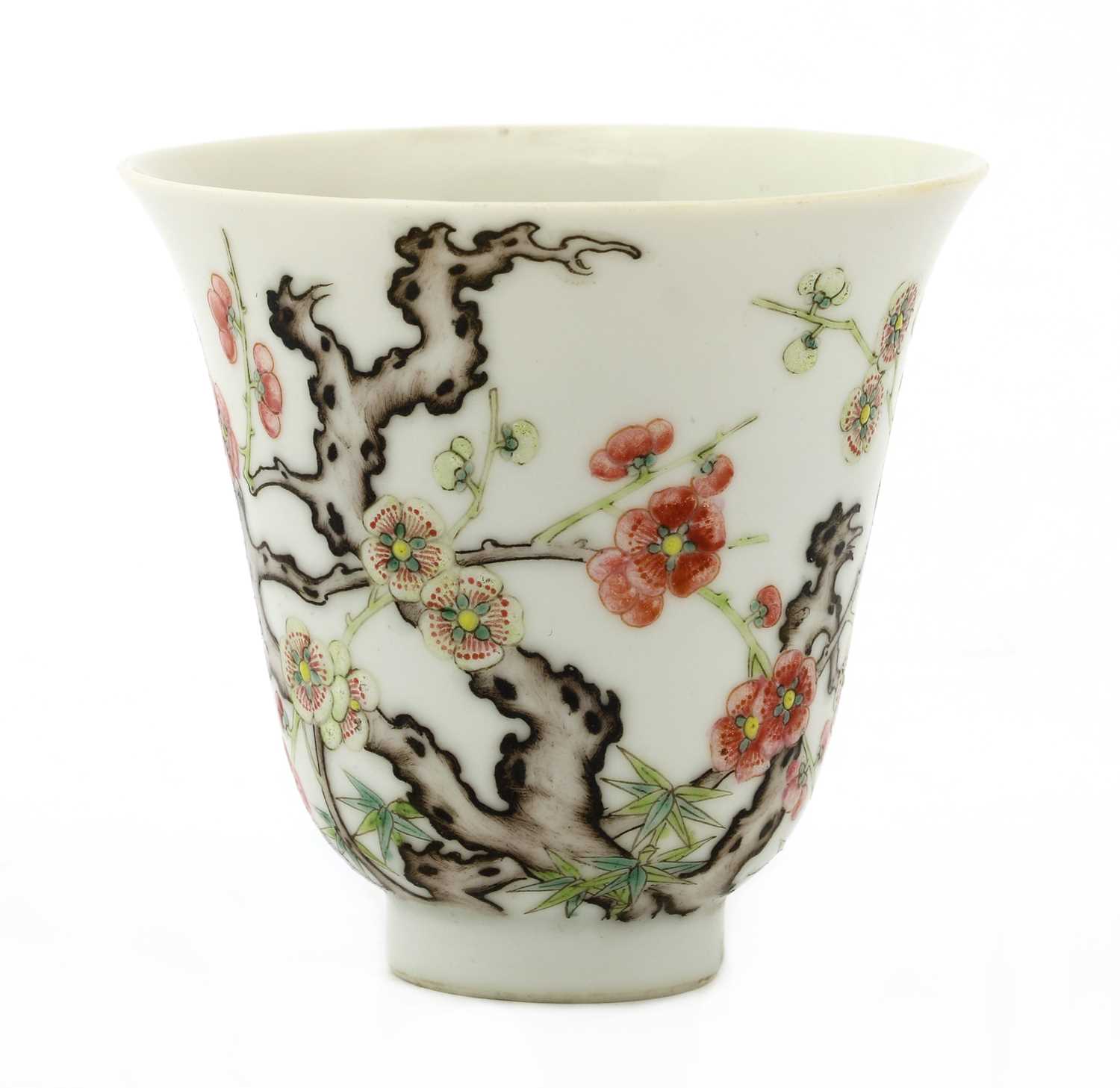 Lot 46 - A Chinese famille rose cup