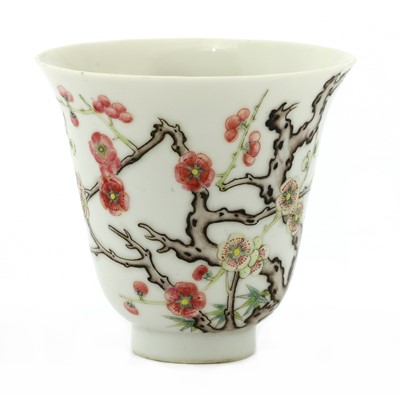 Lot 46 - A Chinese famille rose cup