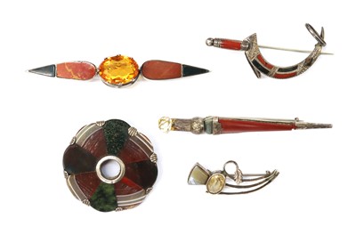 Lot 43 - A collection of Scottish silver agate brooches