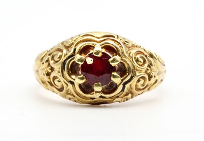 Lot 115 - A gold single stone ruby ring