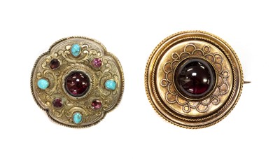 Lot 18 - A Victorian gold garnet brooch