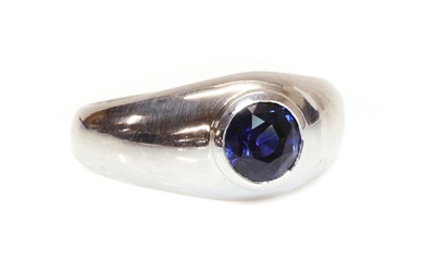 Lot 458 - A white gold single stone sapphire ring