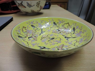 Lot 262 - A Chinese famille rose dish