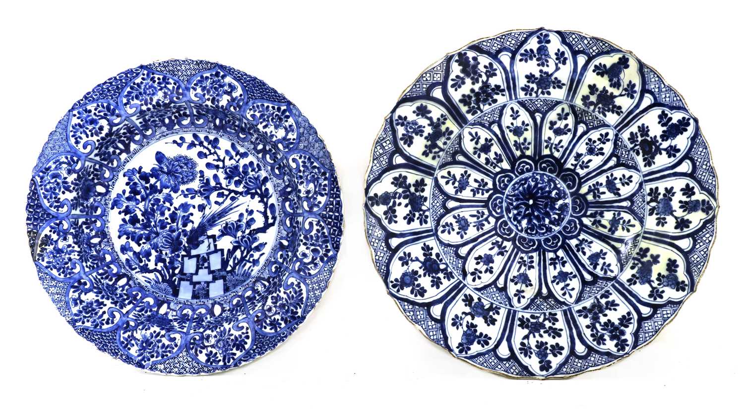 Lot 24 - A Chinese blue and white plate