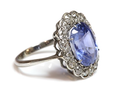 Lot 461 - A sapphire and diamond oval cluster ring