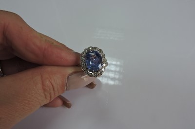 Lot 461 - A sapphire and diamond oval cluster ring