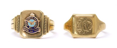 Lot 436 - A 9ct gold signet ring