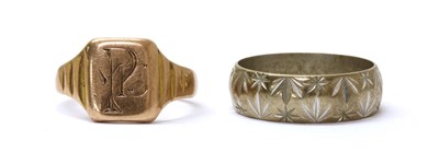 Lot 147 - A gold signet ring