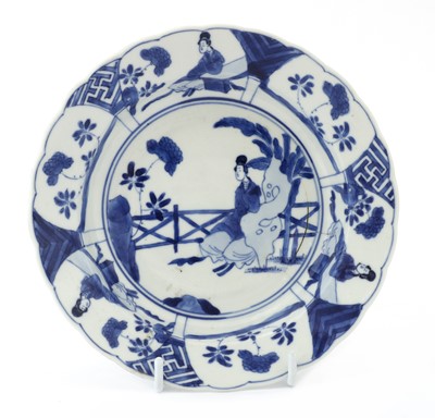 Lot 22 - A Chinese blue and white saucer