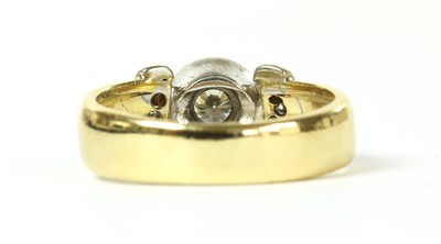 Lot 49 - An 18ct gold diamond ring