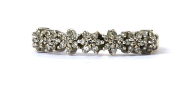 Lot 126 - A gold diamond cluster ring
