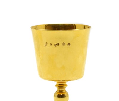 Lot 32 - A 9ct gold wine goblet