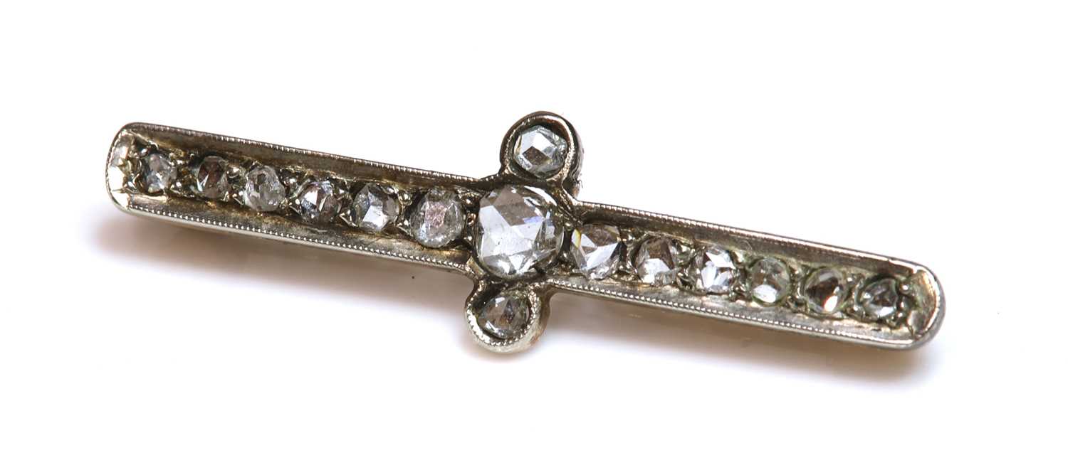 Lot 184 - A cased diamond set bar brooch, c.1920