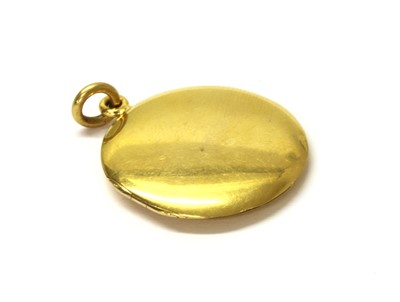 Lot 37 - An 18ct gold circular locket