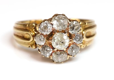 Lot 110 - An Edwardian diamond cluster ring