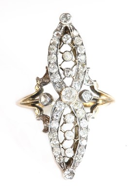 Lot 175 - A Belle Époque diamond set fingerline ring
