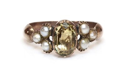 Lot 25 - A Georgian foiled topaz and split pearl ring