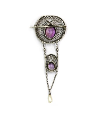 Lot 1055 - A silver Arts and Crafts amethyst and dog tooth pearl brooch, c.1910