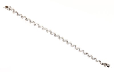 Lot 361 - An 18ct white gold diamond set spiral link bracelet