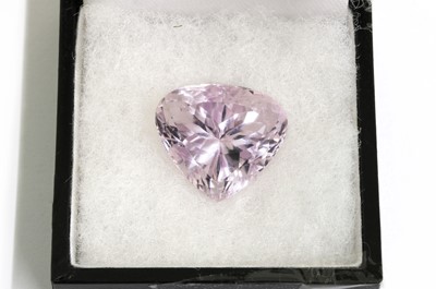 Lot 342 - An unmounted triangular mixed cut kunzite