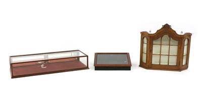 Lot 138 - A glazed mahogany table top bijouterie cabinet