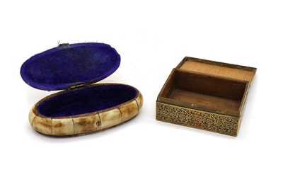 Lot 122 - A carved horn box
