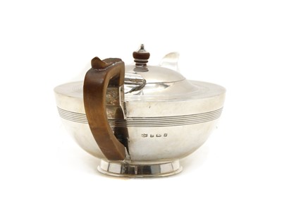 Lot 19 - An Edward VII silver teapot