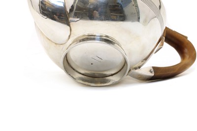 Lot 19 - An Edward VII silver teapot