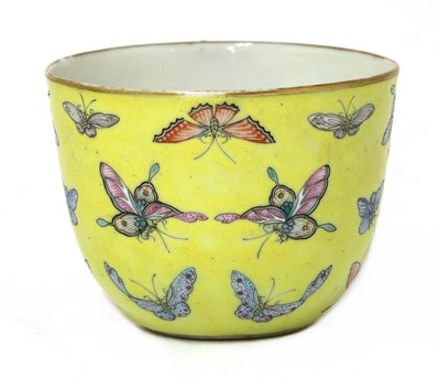 Lot 41 - A Chinese famille rose teacup