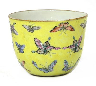 Lot 41 - A Chinese famille rose teacup