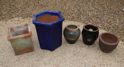Lot 334 - A group of five garden pots