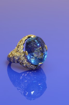 Lot 263 - An Art Deco unheated sapphire and diamond ring