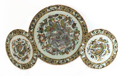 Lot 349 - A Chinese porcelain charger