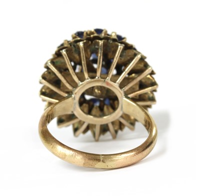 Lot 291 - A gold sapphire cluster ring