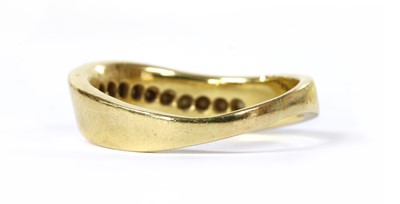 Lot 141 - An 18ct gold diamond ring