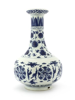 Lot 351 - A Chinese blue and white vase