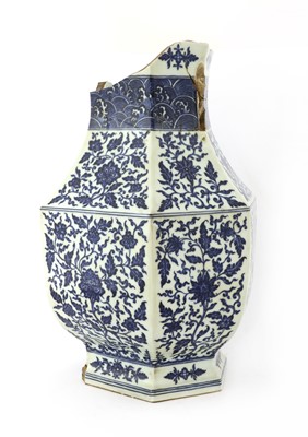 Lot 286 - A Chinese blue and white vase