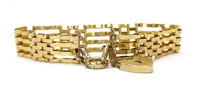 Lot 207 - A 9ct gold gate bracelet