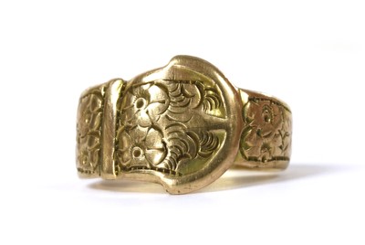 Lot 238 - A 9ct gold buckle ring
